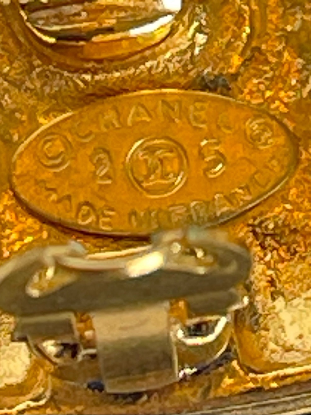 VINTAGE CHANEL 24K GOLD PLATED DIAMOND QUILTED SQUARE CLIP-ON EARRINGS FRANCE - Picture 4 of 14